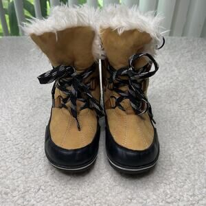 Magellan Outdoors Tan Insulated Lace Up Short Boot 7